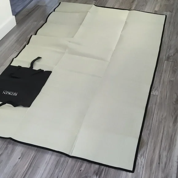 Large folding Beach Mat! Attached inflatable head pillow! 🏖️ - Picture 5 of 6